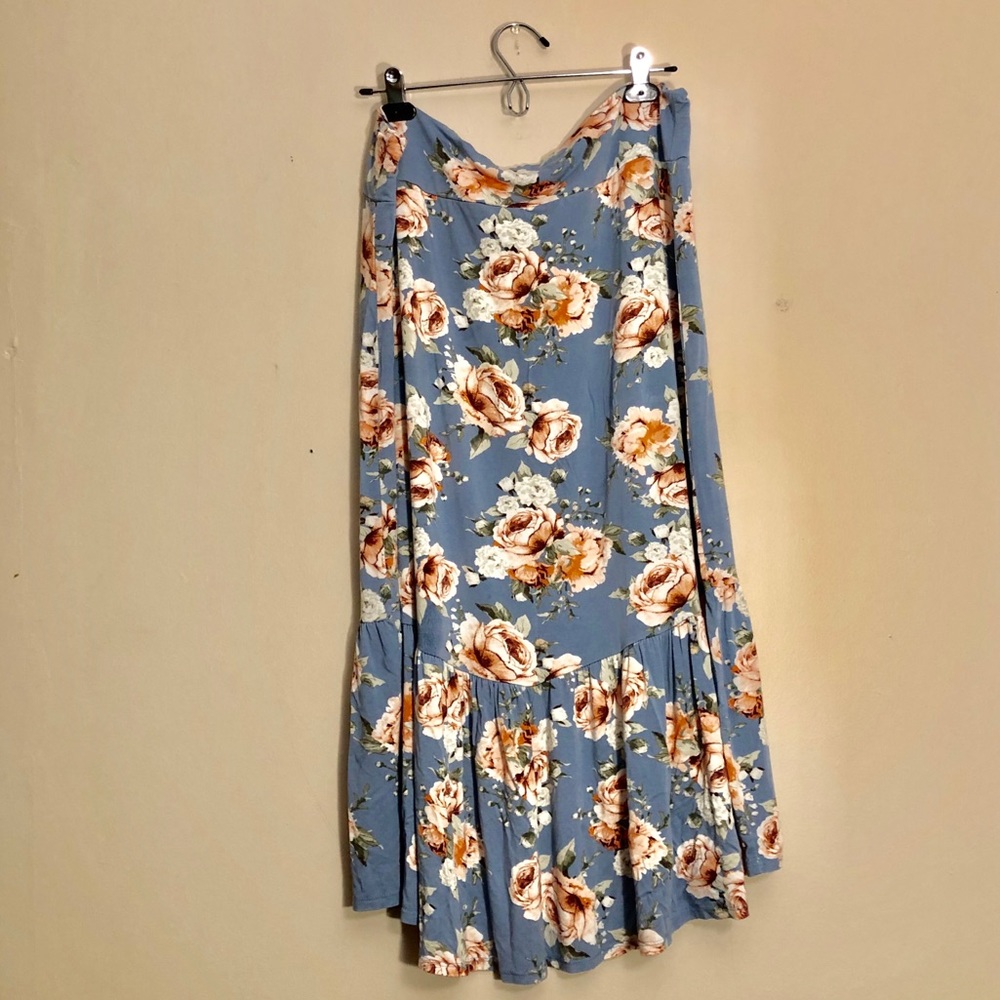 NWOT Agnes & Dora Midi Ruffle Floral Stretch Skirt